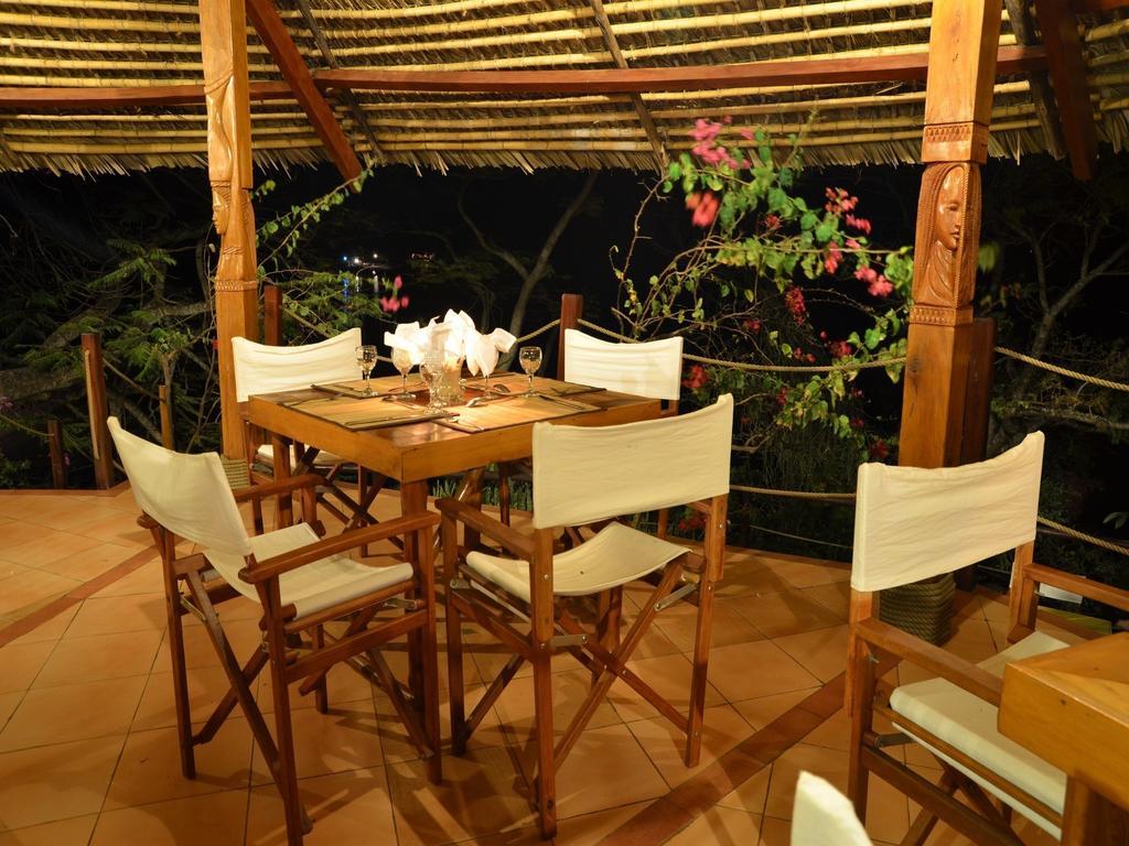 Auberge Le Maki Lodge Ampangorinana Екстер'єр фото