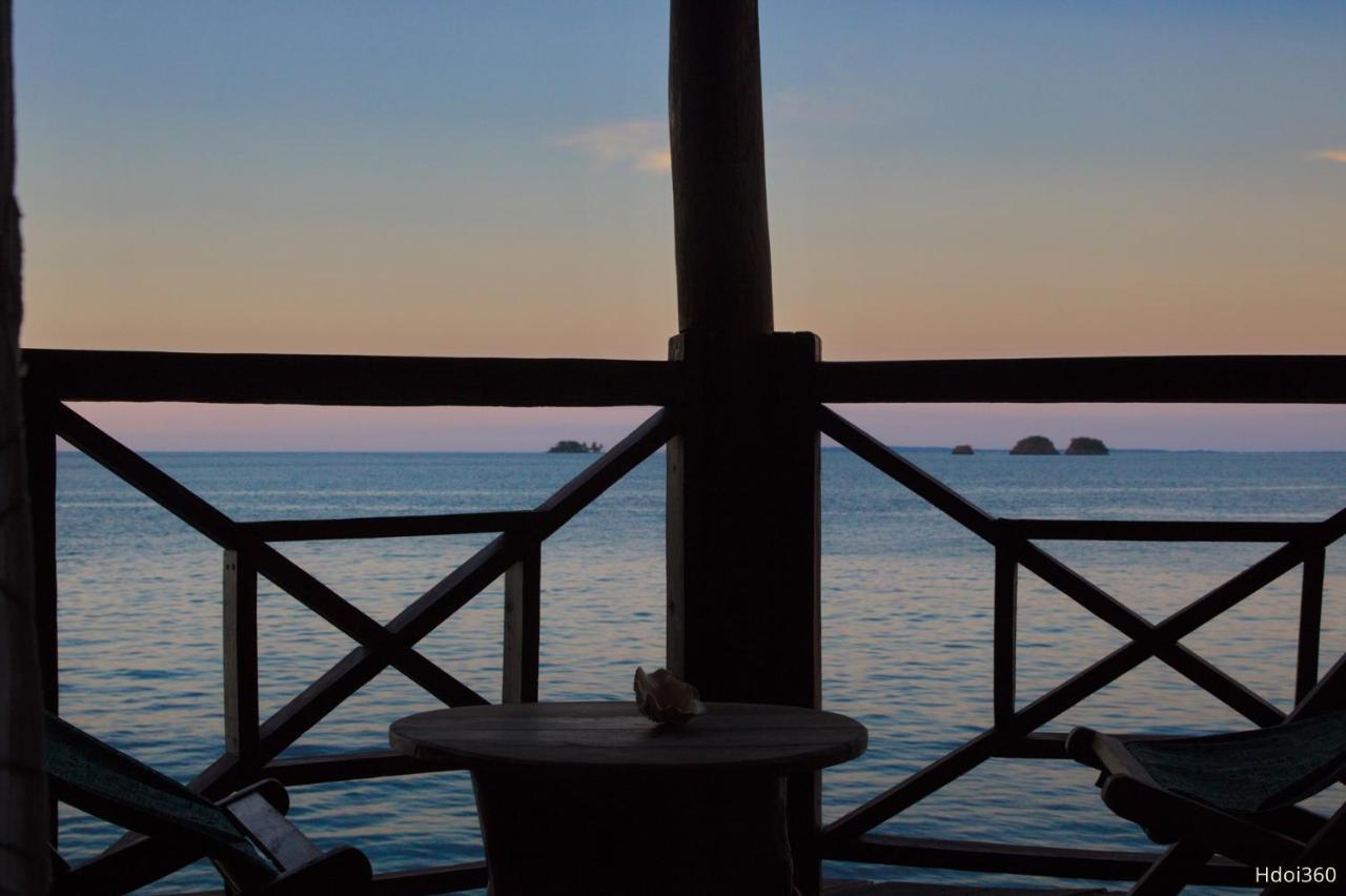 Auberge Le Maki Lodge Ampangorinana Екстер'єр фото